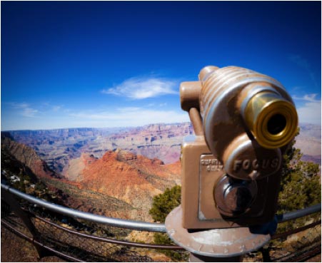 Grand-Canyon-tourist-binoculars